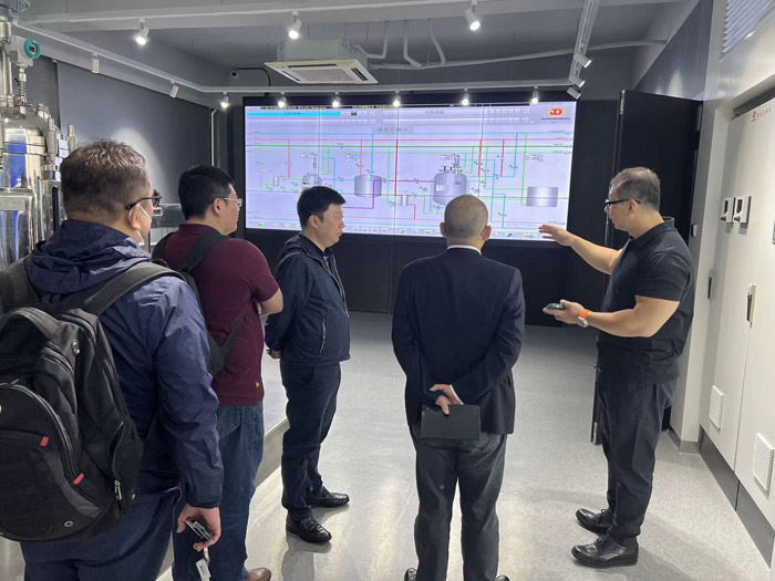 Senior Vice-president of Siemens Group and General Manager of Siemens Northeast Chi